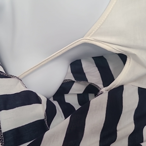 Agenda Large Summer Top - Picture 3 of 10